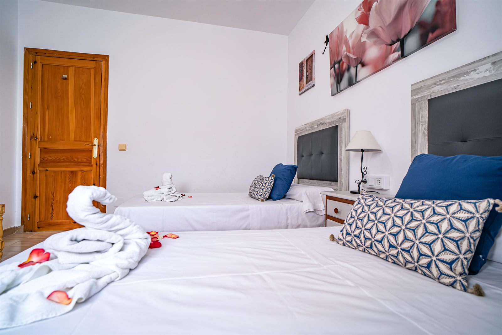 Dormitorio con dos camas